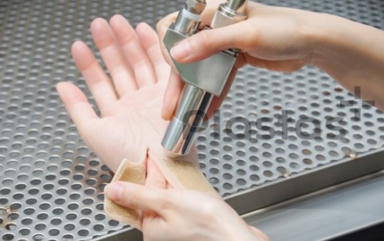 シリコーン製義手製造における接着性改善およびプライマーレス化の事例